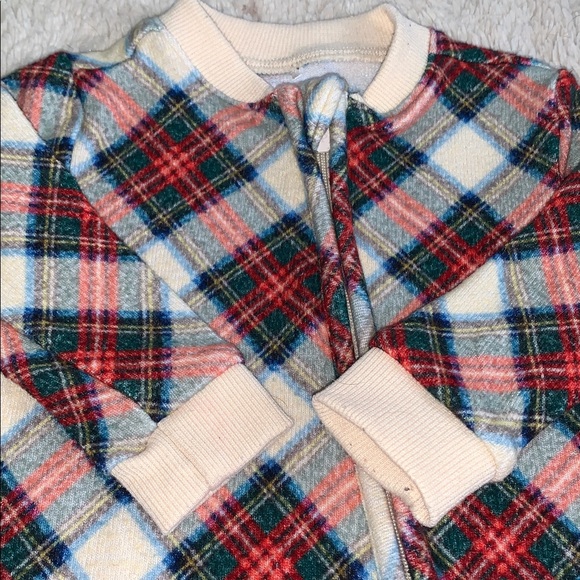Posh Peanut Marqui Pacci Footie 0-3 EUC Holiday Plaid - Picture 8 of 9
